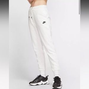 Nike Sportswear Essential Joggers, size M, women